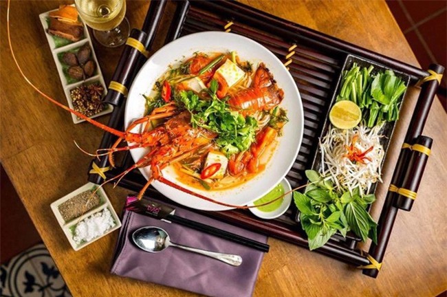 2 món phở đang khiến cộng đồng ẩm thực Sài Gòn sôi sục: Tô ngập thịt bò giá 2,3 triệu, tô sang chảnh với nguyên chú tôm hùm - Ảnh 11.