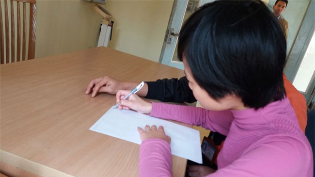 Bé gái 11 tuổi bị mẹ nhốt không cho đi học: Sau 1 năm giải cứu đã biết rất nhiều phép tính