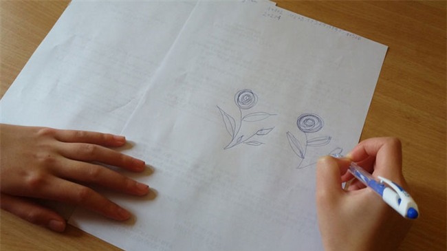 Bé gái 11 tuổi bị mẹ nhốt không cho đi học: Sau 1 năm giải cứu đã biết rất nhiều phép tính