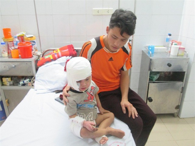 Đằng sau câu chuyện người mẹ tưới xăng vào người con trai khi vừa bỏng nặng - Ảnh 2.