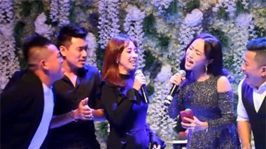 Clip: Màn song ca thảm họa phá nát hit Hương Tràm của Thu Trang - Diệu Nhi tại đám cưới Vinh Râu-1
