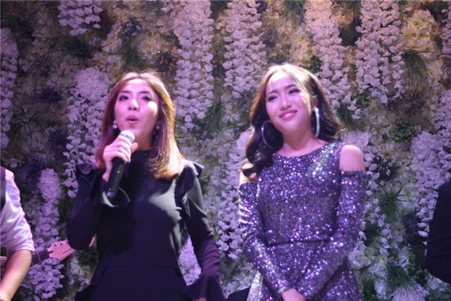 Clip: Màn song ca thảm họa phá nát hit Hương Tràm của Thu Trang - Diệu Nhi tại đám cưới Vinh Râu-2