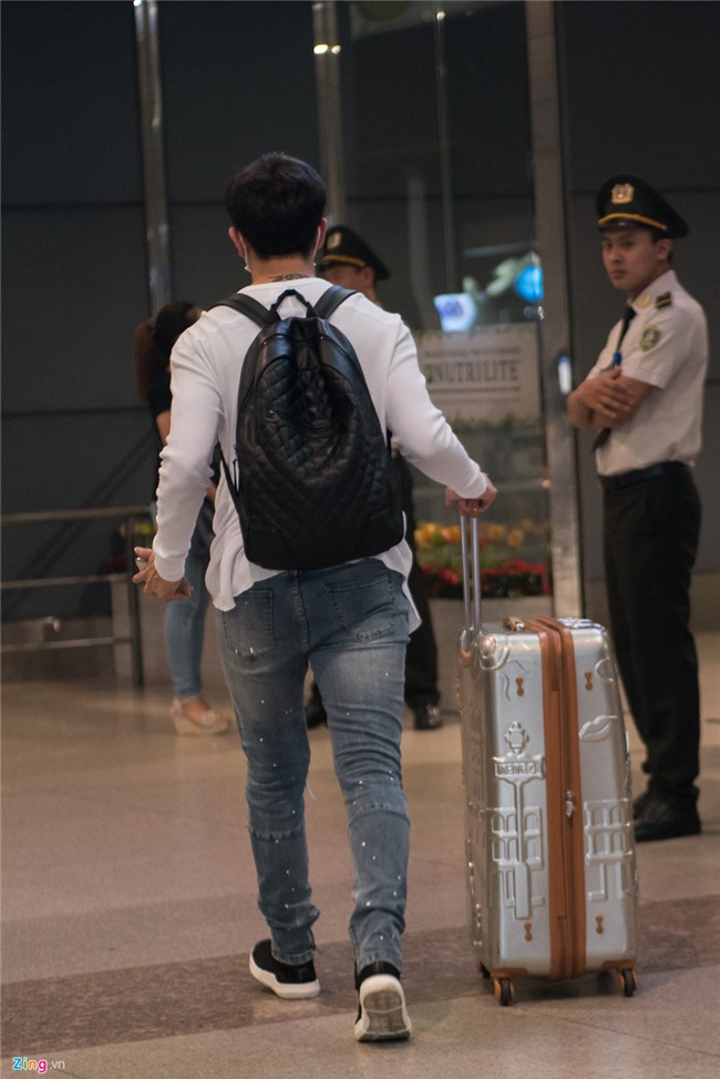 Giua bao scandal, Tim bit khau trang kin mit sang Han Quoc hinh anh 4