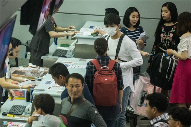 Giua bao scandal, Tim bit khau trang kin mit sang Han Quoc hinh anh 7