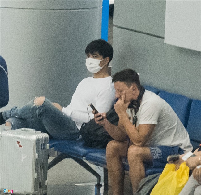 Giua bao scandal, Tim bit khau trang kin mit sang Han Quoc hinh anh 8