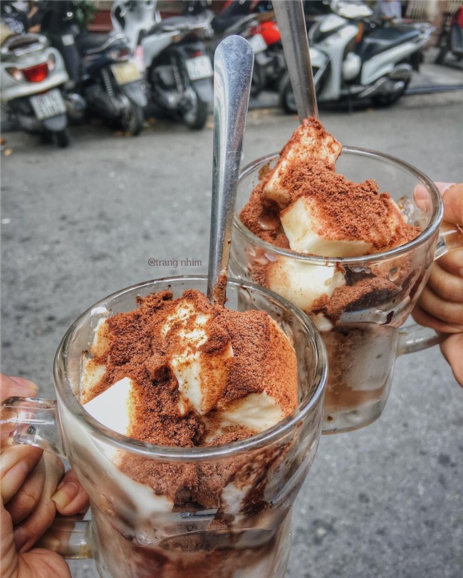 Chỉ là sữa chua thôi mà ở Hà Nội có đến 1.000 cách ăn hấp dẫn - Ảnh 1.