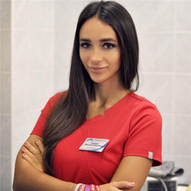 Nữ bác sĩ xinh đẹp cấm cầu thủ Nga làm chuyện ấy trước trận gặp Liverpool - Ảnh 2.