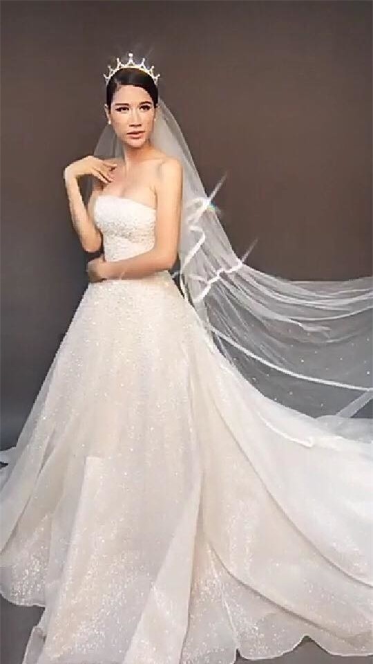 Nữ người mẫu tươi rói trong lúc chụp ảnh cưới. - Tin sao Viet - Tin tuc sao Viet - Scandal sao Viet - Tin tuc cua Sao - Tin cua Sao