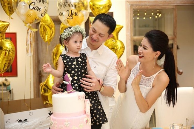 Loius Trần sinh sống và làm việc tại Mỹ nên đây là khoảng thời gian hiếm hoi anh có dịp sum họp vui vẻ bên vợ con. - Tin sao Viet - Tin tuc sao Viet - Scandal sao Viet - Tin tuc cua Sao - Tin cua Sao