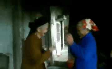 Cụ bà 80 nhảy tưng bừng trong ngày cháu lấy được vợ