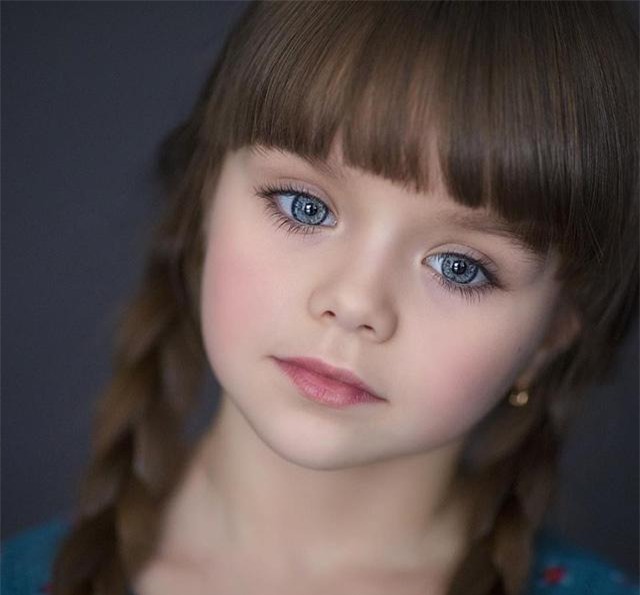 ve dep hut hon cua be gai giong het bup be, duoc ca ngoi "xinh dep nhat the gioi" - 6