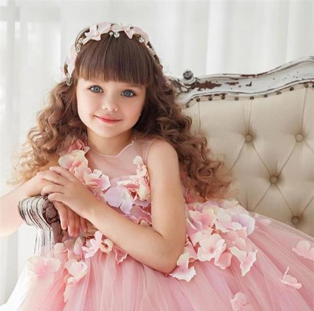 ve dep hut hon cua be gai giong het bup be, duoc ca ngoi "xinh dep nhat the gioi" - 8