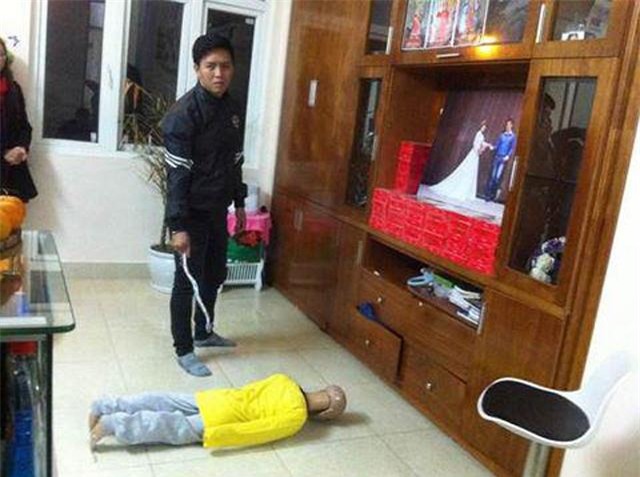 tin nong: tam giu hinh su nguoi bo bao hanh con trai 10 tuoi ran so nao - 1