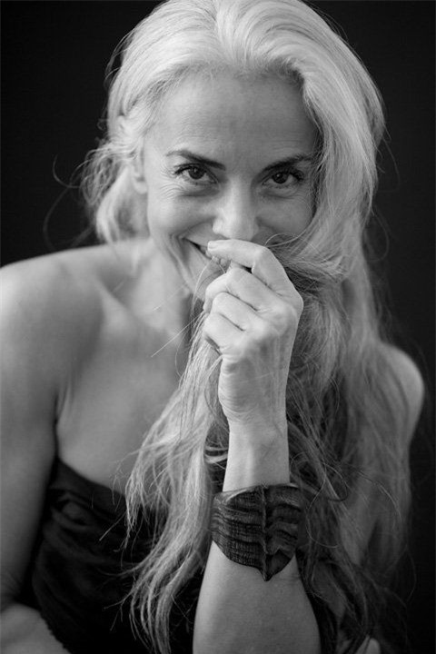 Bà lão 60 nuột nà khoe dáng trong quảng cáo áo tắm và bí quyết giữ gìn thanh xuân “rẻ như không” - Ảnh 4.