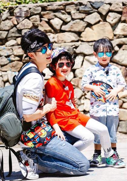 mac ke showbiz day ke ngoai tinh, cac sao nay luon chung thuy voi "thanh mai truc ma" cua minh - 11