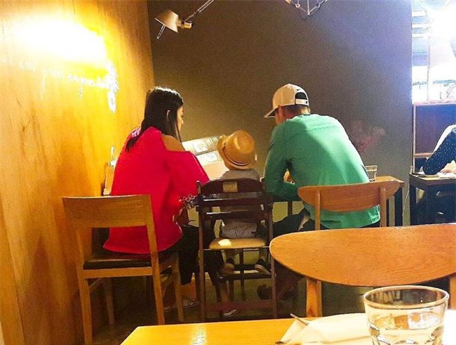 mac ke showbiz day ke ngoai tinh, cac sao nay luon chung thuy voi "thanh mai truc ma" cua minh - 5