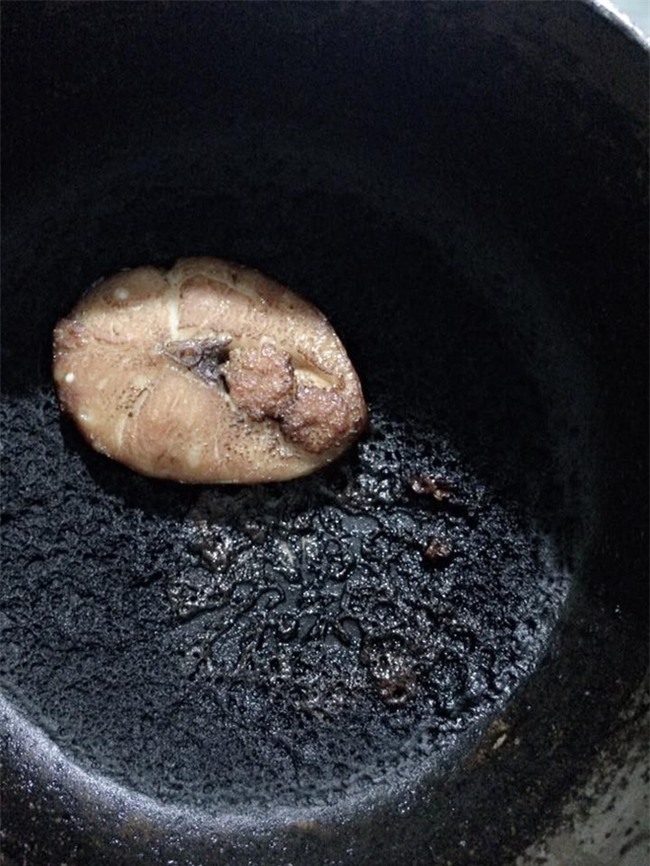 Cười rụng rốn với những pha mất não của hội mẹ bỉm sau sinh: Cá kho hóa cá thui rơm, tương ớt thành tương than - Ảnh 4.