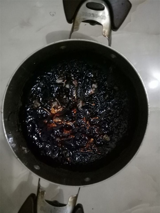 Cười rụng rốn với những pha mất não của hội mẹ bỉm sau sinh: Cá kho hóa cá thui rơm, tương ớt thành tương than - Ảnh 18.