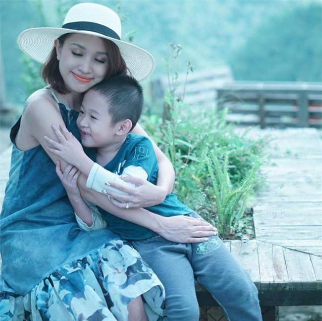 Ai rồi cũng khác, giống như Vân Hugo từ hot girl đời đầu chớp mắt đã biến thành quý bà ngực khủng - Ảnh 6.