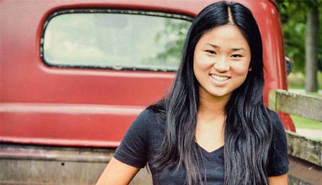 Lớn lên cùng một quá khứ bí ẩn, cho đến ngày bố mẹ nuôi đưa cô một bức thư viết tay - Ảnh 2.