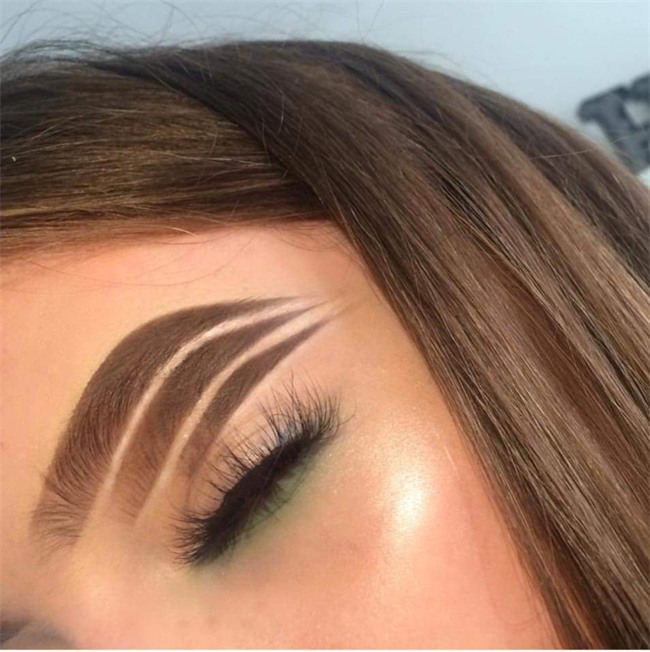 2017: Năm của những cặp lông mày “hù chết” người đối diện - Ảnh 7.