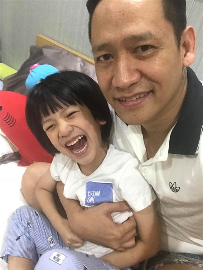 Clip dạy con học bá đạo kiểu Duy Mạnh: Mặc bố hò hét đầy tâm huyết, con vẫn nhiệt tình tạo dáng nhắng nhít - Ảnh 4.