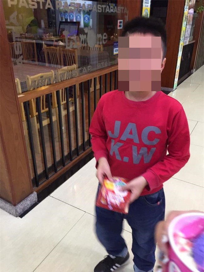 Mẹ kế bạo hành bé 10 tuổi: Đăng bảng điểm khen, thương con chồng trên facebook