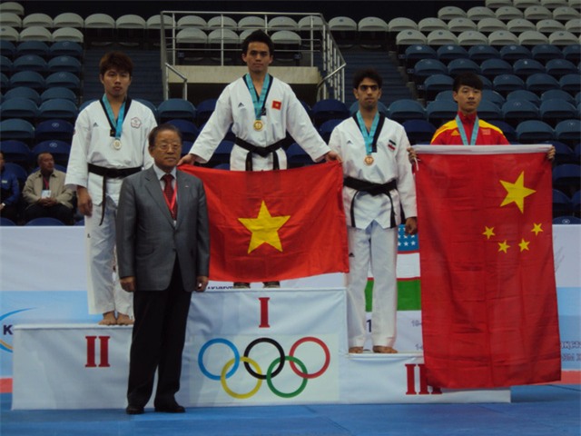 Nguyễn Đình Toàn đã làm vẻ vang thể thao nước nhà trên các đấu trường thể thao khu vực và quốc tế.