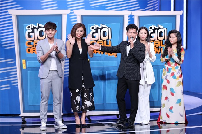 CHẾT CƯỜI: Lần đầu tiên Hoài Linh vén quần khoe đùi trắng nõn trên sóng truyền hình-4