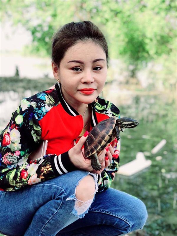 Lê Giang đi chùa tìm sự bình yên sau phát ngôn gây xôn xao về chồng cũ - Ảnh 3.