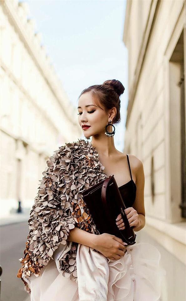 Từ sau khi nâng ngực, các người đẹp này diện đồ táo bạo hơn hẳn - Ảnh 14.