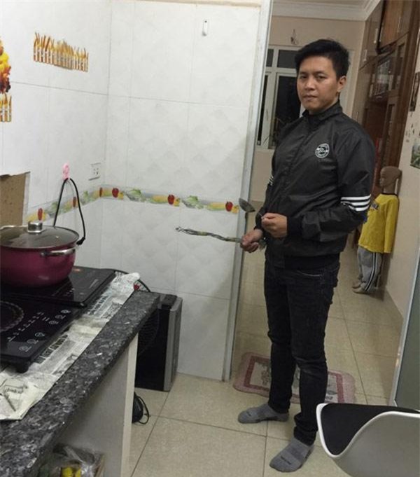 can canh nhung vat dung bo de va me ke dung de bao hanh be trai 10 tuoi - 3