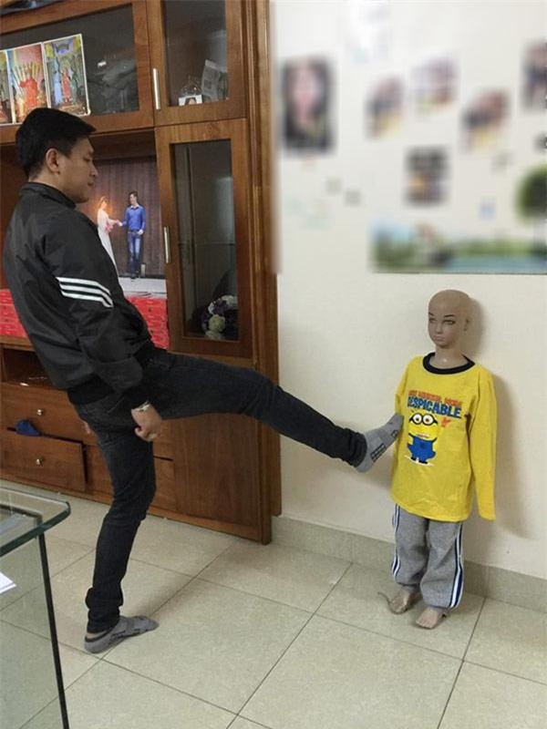 can canh nhung vat dung bo de va me ke dung de bao hanh be trai 10 tuoi - 5