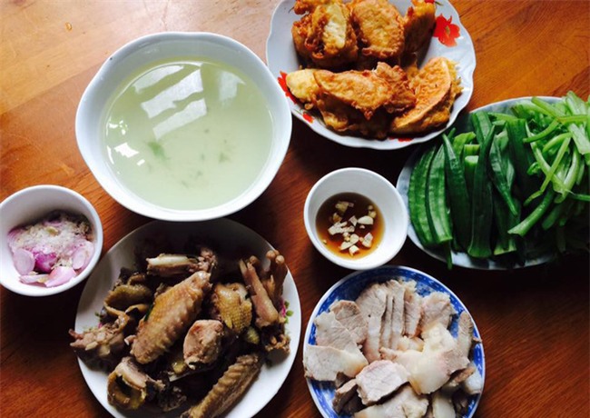 Mẹ bầu khoe những mâm cơm toàn món ăn chơi khiến dân mạng tấm tắc khen ngợi - Ảnh 1.