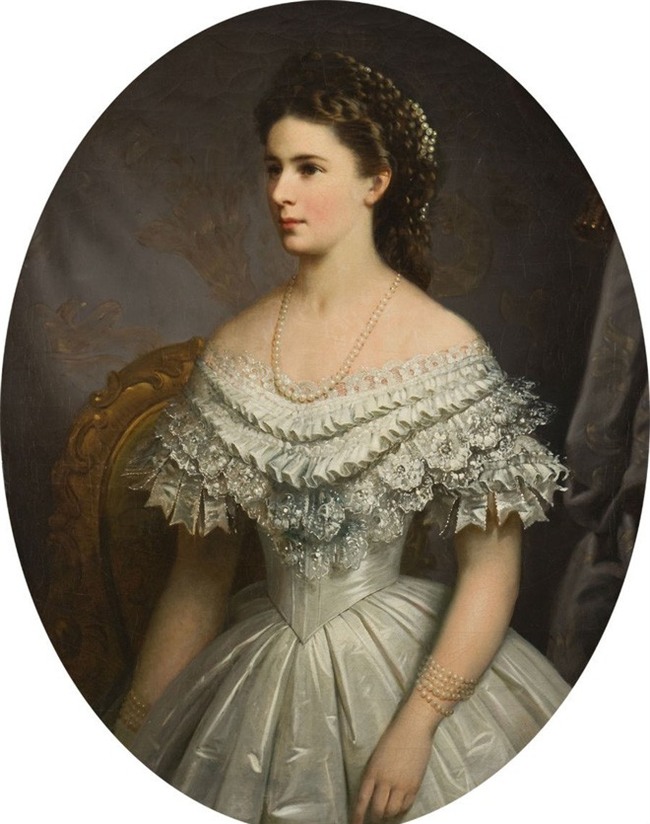 Nữ hoàng xinh đẹp nhất thế giới và chuyện làm đẹp ly kỳ: Đắp mặt bằng thịt tươi, gội đầu bằng rượu, tập thể dục 10 tiếng mỗi ngày - Ảnh 3.