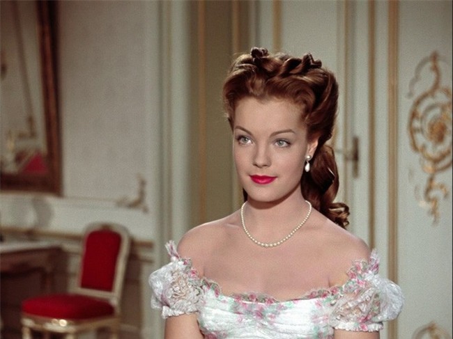 Nữ hoàng xinh đẹp nhất thế giới và chuyện làm đẹp ly kỳ: Đắp mặt bằng thịt tươi, gội đầu bằng rượu, tập thể dục 10 tiếng mỗi ngày - Ảnh 7.