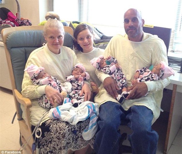 Suốt thai kỳ ngỡ rằng mình mang thai sinh ba, đến lúc vào phòng sinh, bác sĩ nói hai chữ khiến cả gia đình bối rối - Ảnh 4.