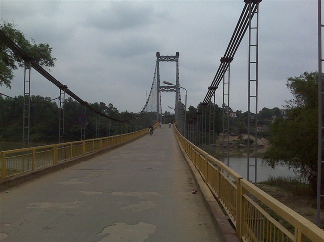 Nghệ An: Để lại thư tuyệt mệnh, hai nữ sinh lớp 8 nắm tay nhau nhảy xuống sông Lam tự tử - Ảnh 1.