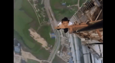 Dien vien vo thuat chet khi quay canh tu tang 62: Ban mang vi tien hinh anh 2