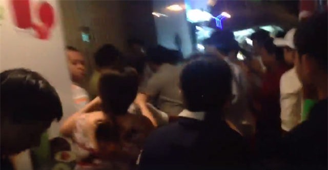 Nghi bắt cóc bé trai 5 tuổi, nam thanh niên bị hàng chục người vây bắt