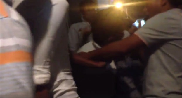 Nghi bắt cóc bé trai 5 tuổi, nam thanh niên bị hàng chục người vây bắt