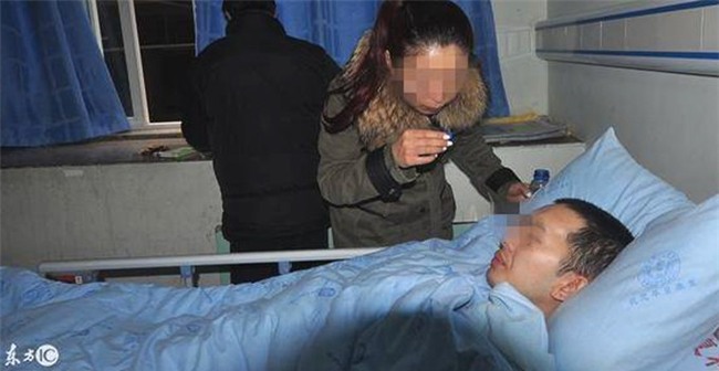 Thanh niên Trung Quốc bị liệt vì chơi game trên điện thoại 2 ngày ròng - Ảnh 1.