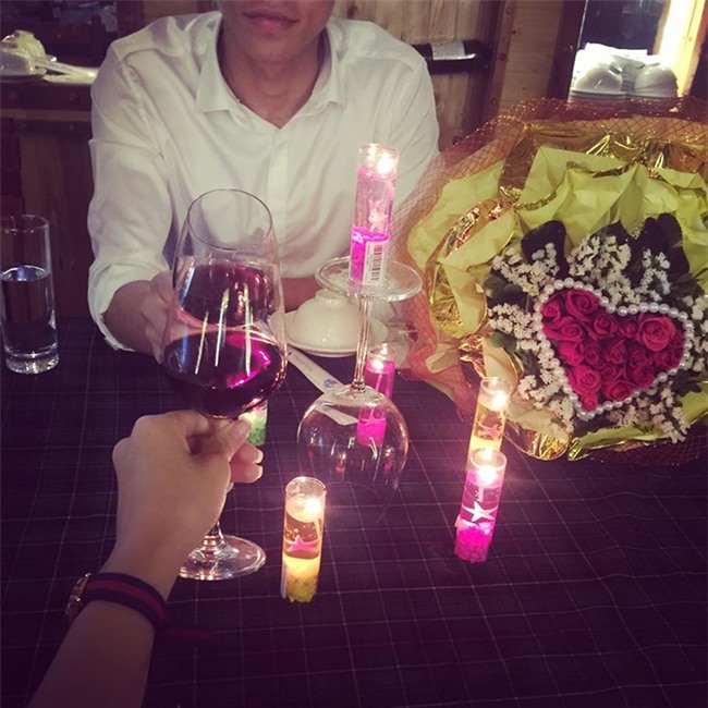 Hoa khôi Đại học Vinh bật khóc hạnh phúc khi Quế Ngọc Hải cầu hôn - Ảnh 2.