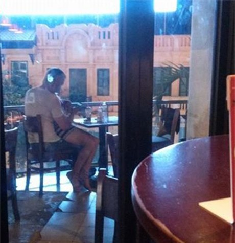 Yêu nơi công cộng: Vứt sĩ diện thể hiện tình cảm đến mức lố lăng!