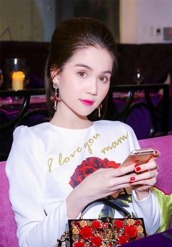 Luôn xuất hiện chỉn chu, nhưng lần này Ngọc Trinh lại chọn cách trang điểm mắt - môi chẳng liên quan - Ảnh 6.