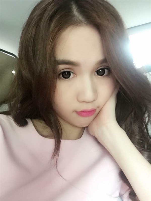 Luôn xuất hiện chỉn chu, nhưng lần này Ngọc Trinh lại chọn cách trang điểm mắt - môi chẳng liên quan - Ảnh 7.