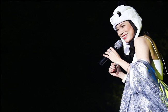 Mỹ Tâm đội mũ gấu nhảy điệu say rượu tới 2 lần để chiều lòng 10 ngàn khán giả-10