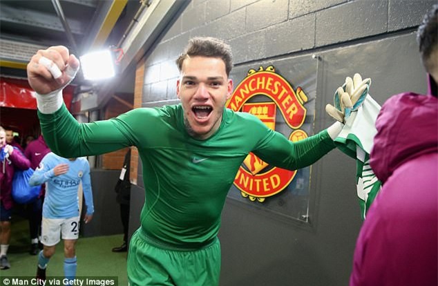 Mourinho bị ném chai vào đầu trong lúc cãi nhau với cầu thủ Man City - Ảnh 3.