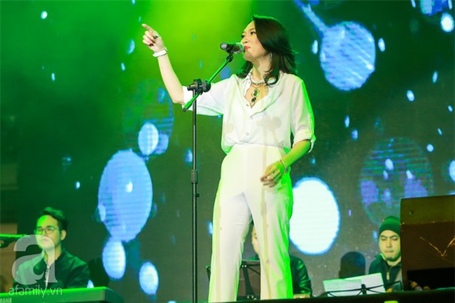 Có ai như Mỹ Tâm, nguyên một đêm diễn thay 4 trang phục và bộ nào cũng... trắng toát - Ảnh 5.