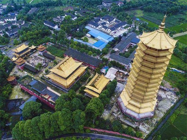 Trung Quốc: Cửu lung linh tháp cao nhất châu Á bốc cháy ngùn ngụt trong biển lửa - Ảnh 7.